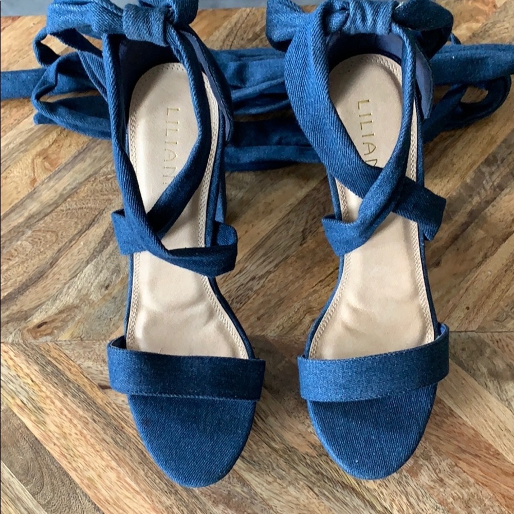 Chunky Tied Heels